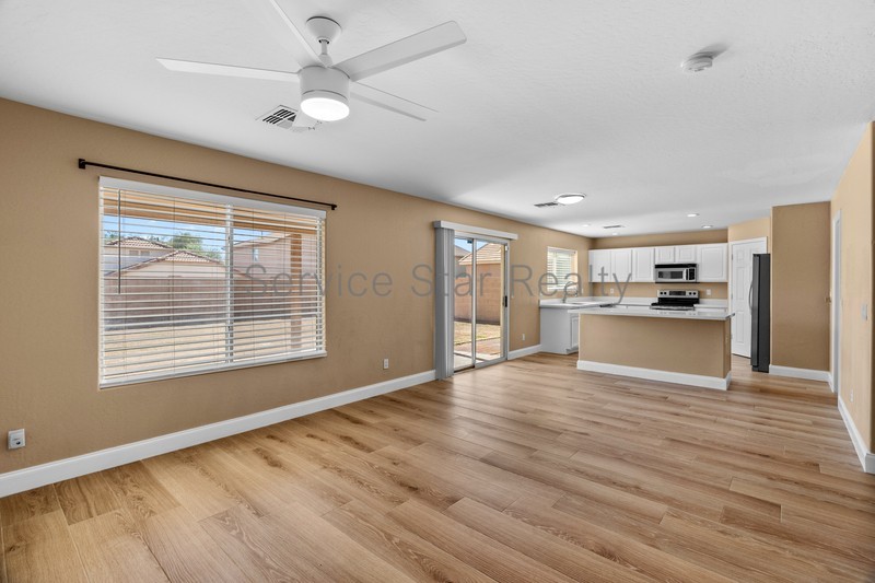 15257 W Monroe St - Photo 7 of 30