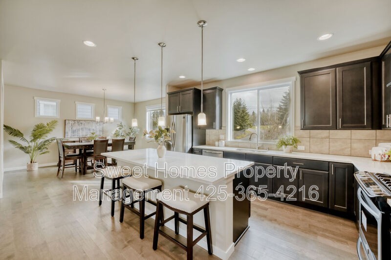 4764 244th Ct Se - Photo 3 of 22