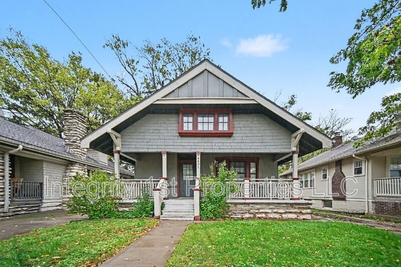 4431 Jefferson St - Photo 2 of 16