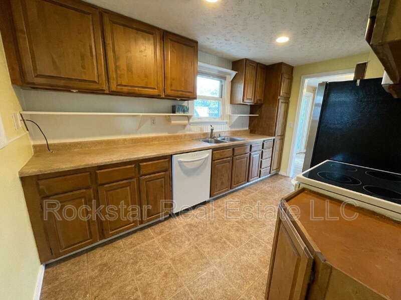 2816 W Sanson Ave - Photo 5 of 28