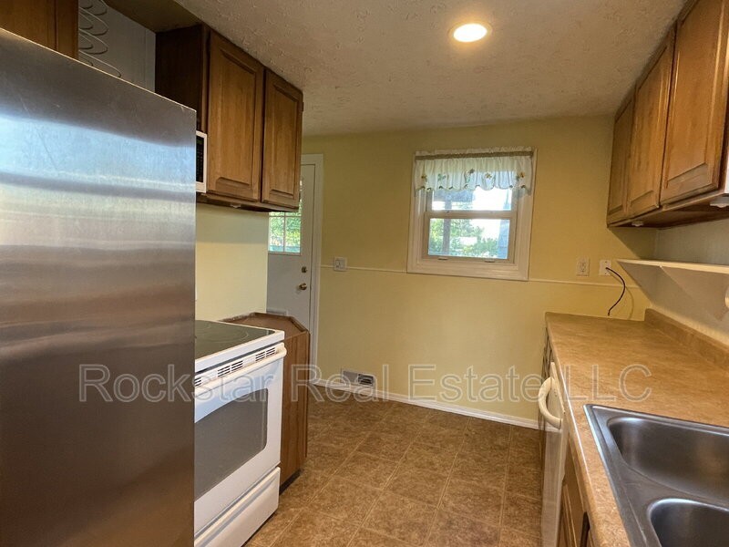 2816 W Sanson Ave - Photo 6 of 28