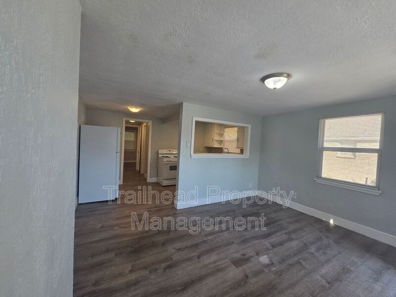 724 N Noland Rd #B - Photo 3 of 13