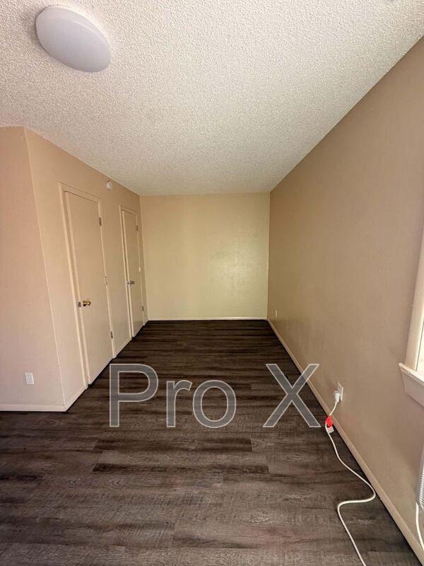 930 Goetz Blvd #15 - Photo 4 of 20
