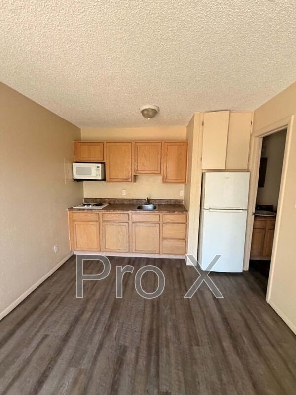 930 Goetz Blvd #15 - Photo 5 of 20