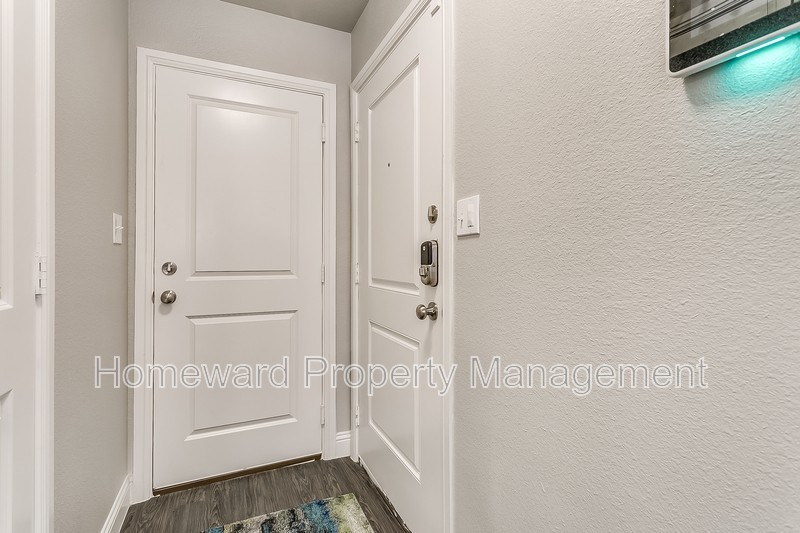 3912 Huntington Dr ##Tx - Photo 2 of 44