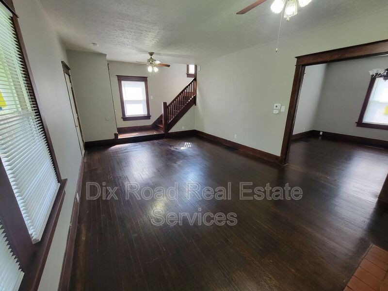604 Cambridge Ave - Photo 3 of 16
