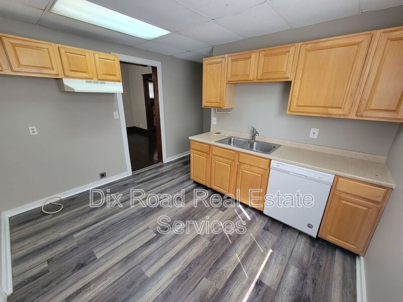 604 Cambridge Ave - Photo 6 of 16