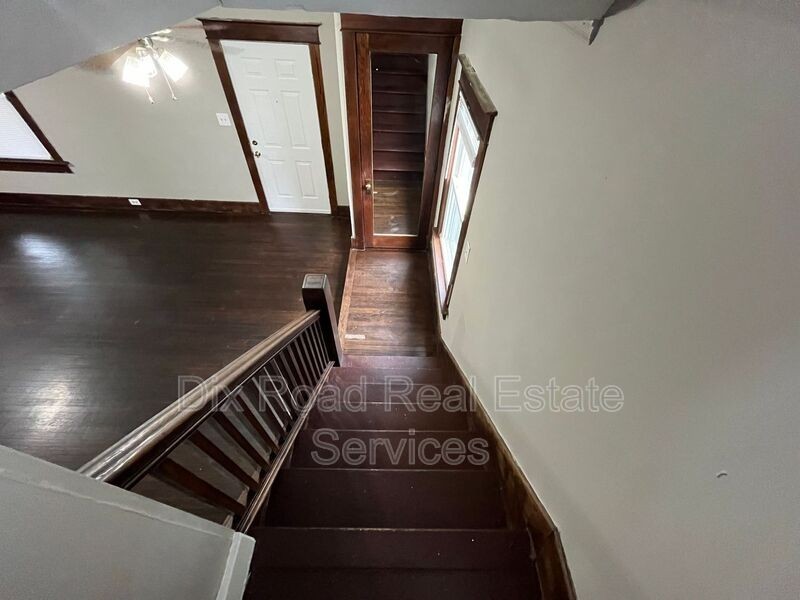 604 Cambridge Ave - Photo 7 of 16
