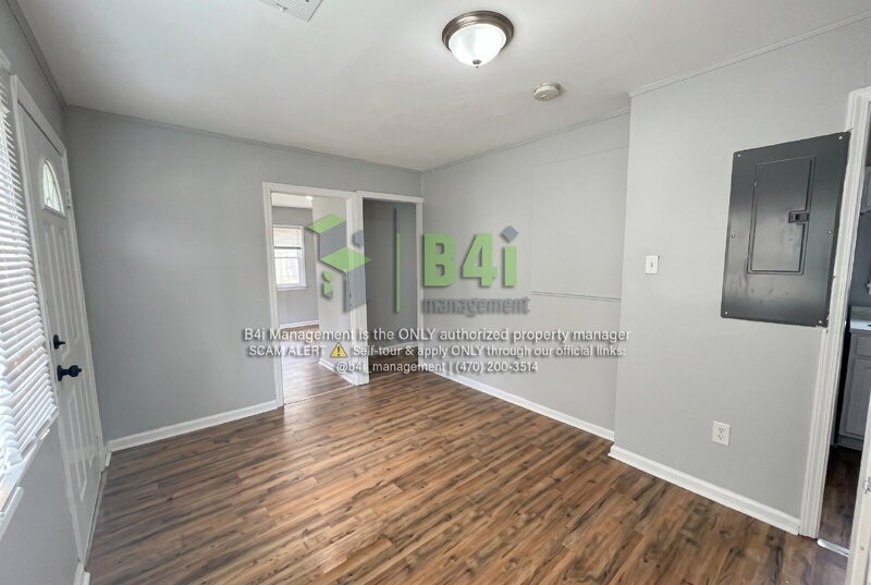 1306 12th St - Photo 3 of 9