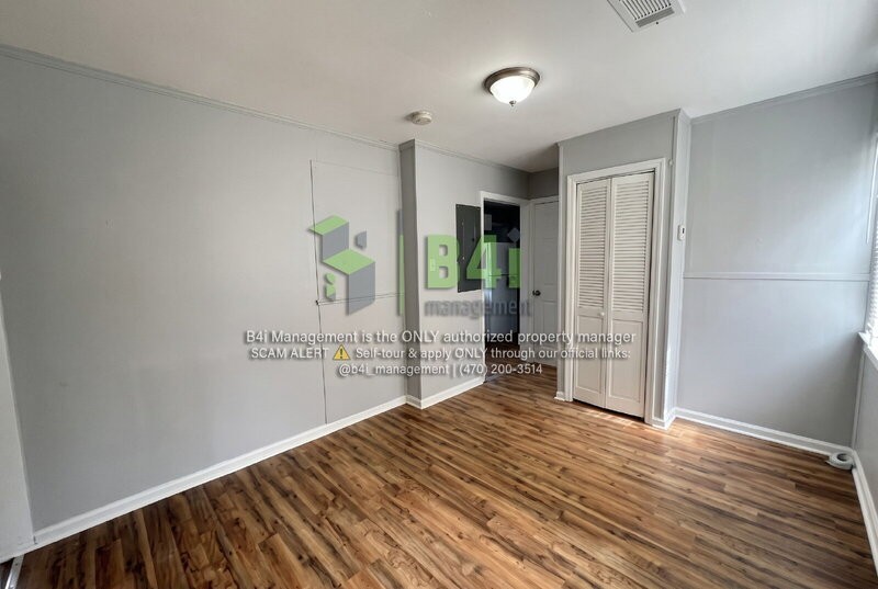 1306 12th St - Photo 4 of 9