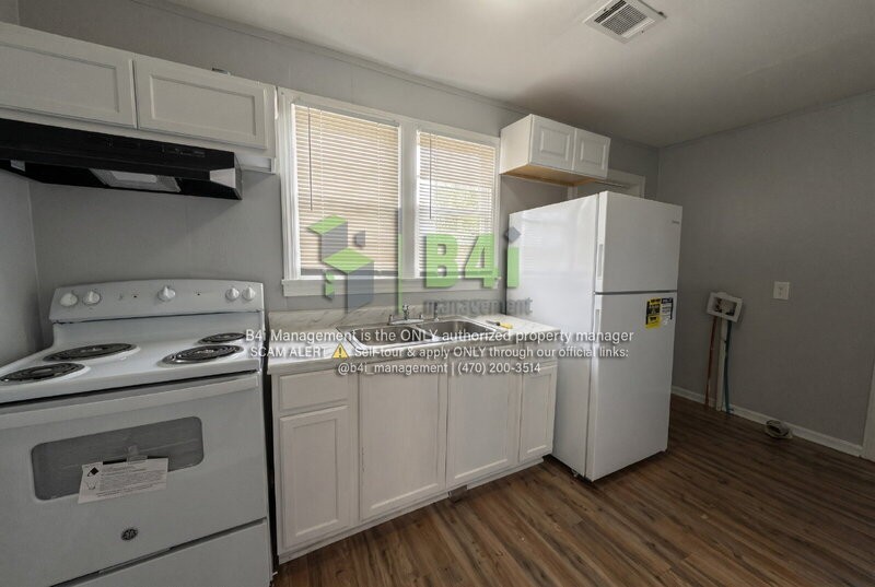 1306 12th St - Photo 5 of 9