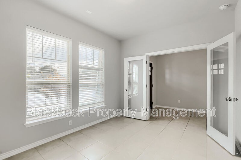 345 Ancellotta Way - Photo 7 of 29