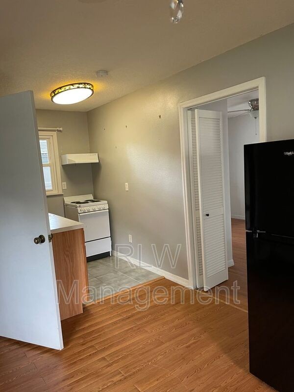 711 N Rockingham Ave - Photo 3 of 5