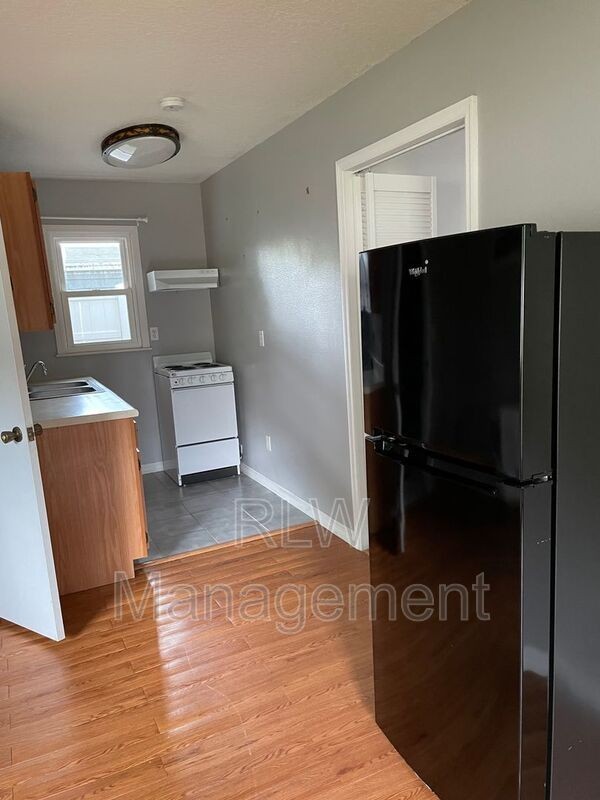 711 N Rockingham Ave - Photo 5 of 5