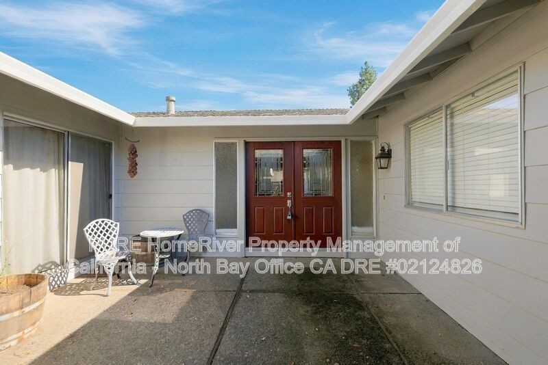 320 Oak Leaf Cir - Photo 3 of 34