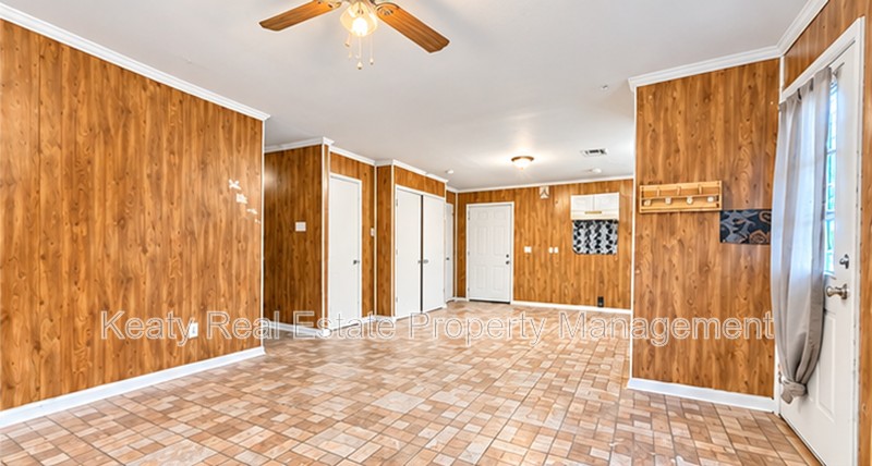 120 Sternberg Dr - Photo 2 of 7
