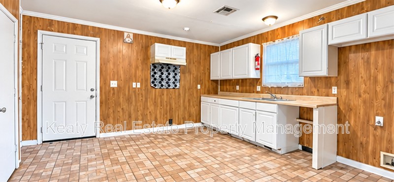 120 Sternberg Dr - Photo 3 of 7