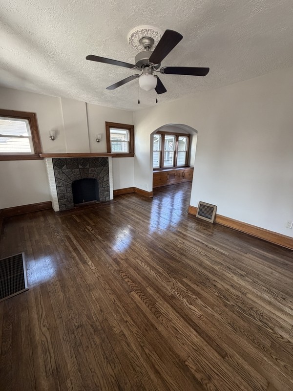 1009 Pardee Ave - Photo 2 of 10