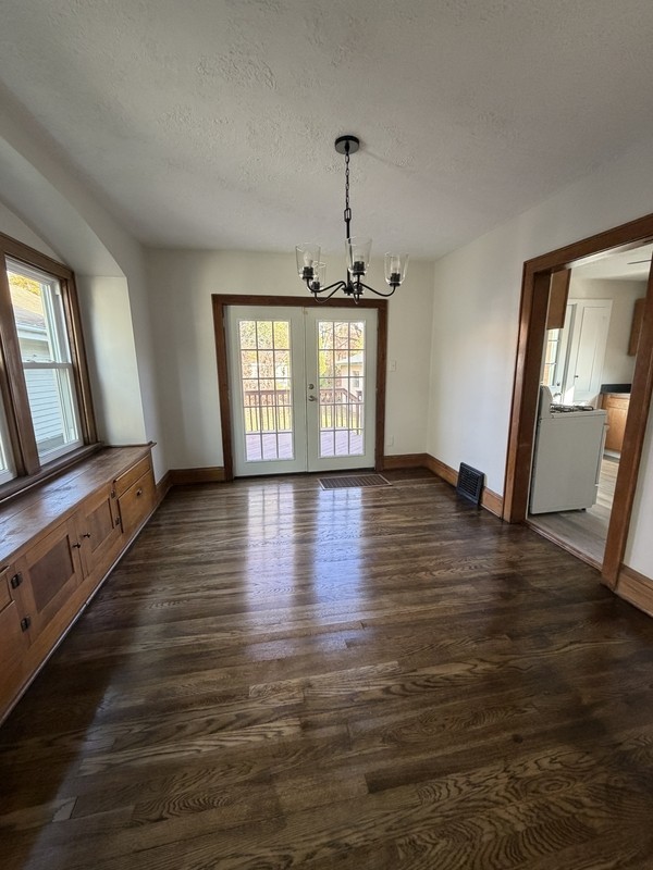 1009 Pardee Ave - Photo 3 of 10