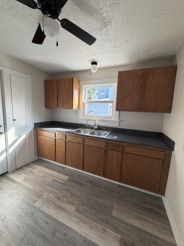 1009 Pardee Ave - Photo 4 of 10