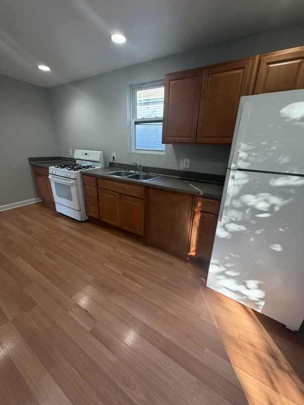 7006 Claasen Ave - Photo 2 of 6
