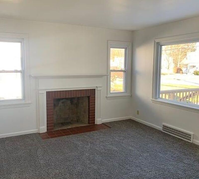 2182 Gregory Ave - Photo 2 of 13