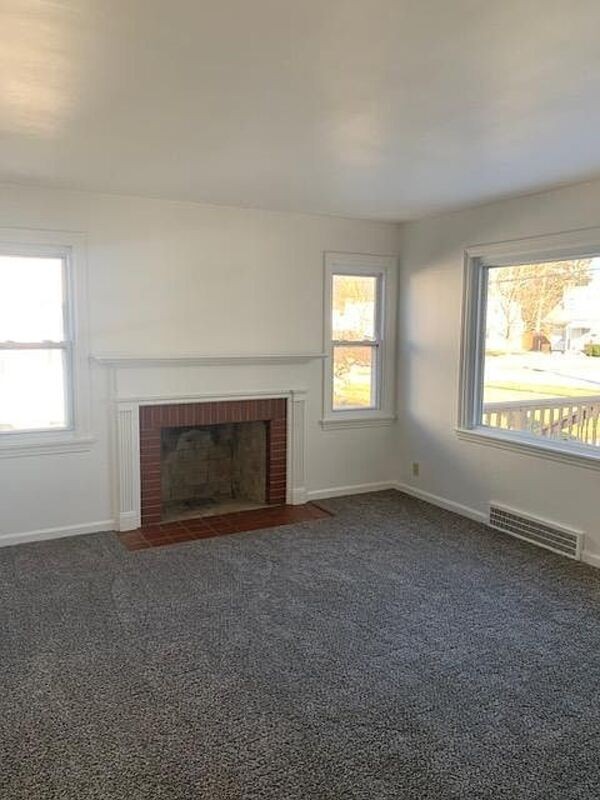 2182 Gregory Ave - Photo 3 of 13