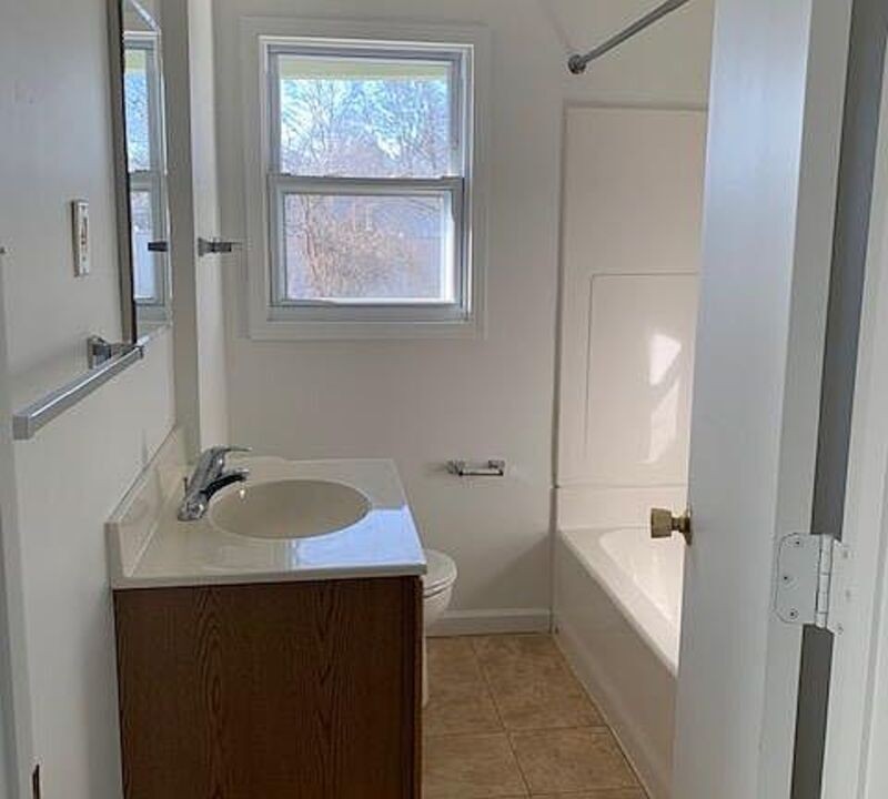 2182 Gregory Ave - Photo 4 of 13