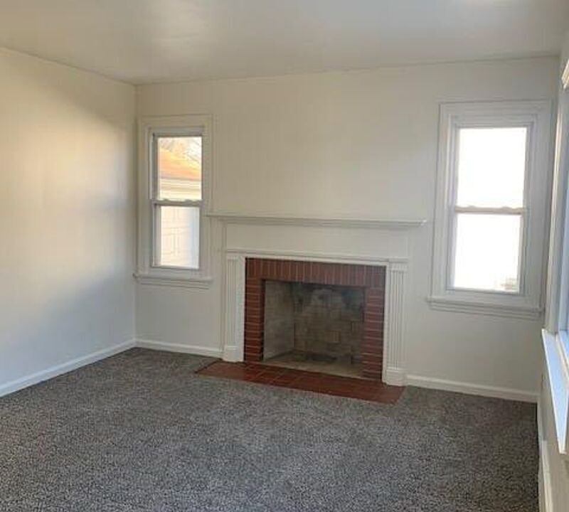 2182 Gregory Ave - Photo 5 of 13