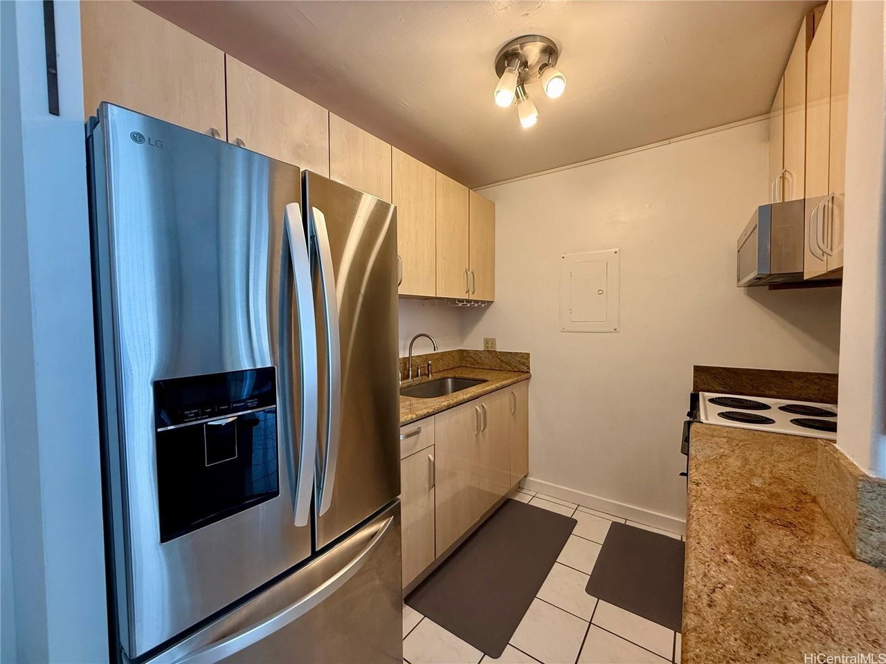 775 Kinalau Pl #404 - Photo 4 of 10