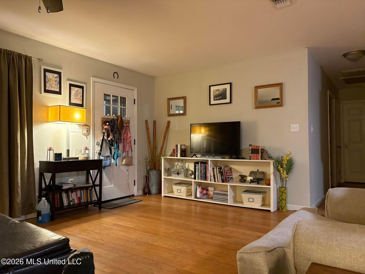 405 Merritt St - Photo 4 of 9