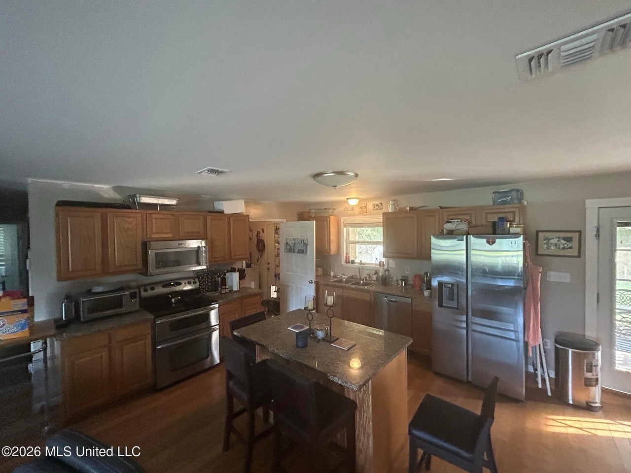 405 Merritt St - Photo 6 of 9