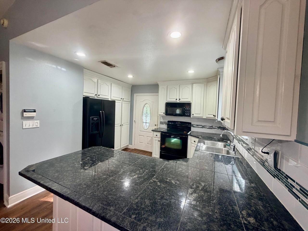 116 Sycamore Dr - Photo 6 of 13