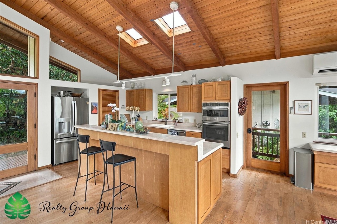 1064 Auloa Rd #B - Photo 3 of 25