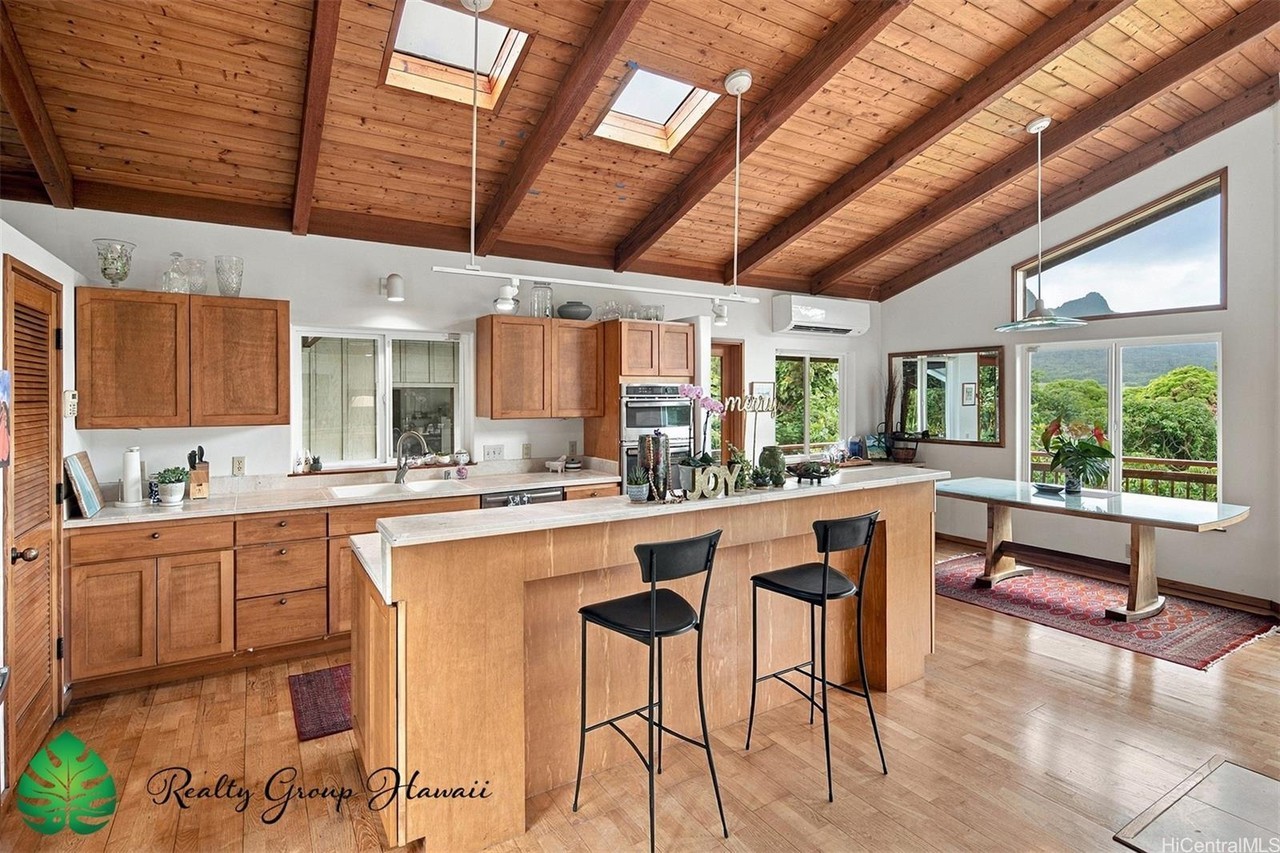 1064 Auloa Rd #B - Photo 4 of 25