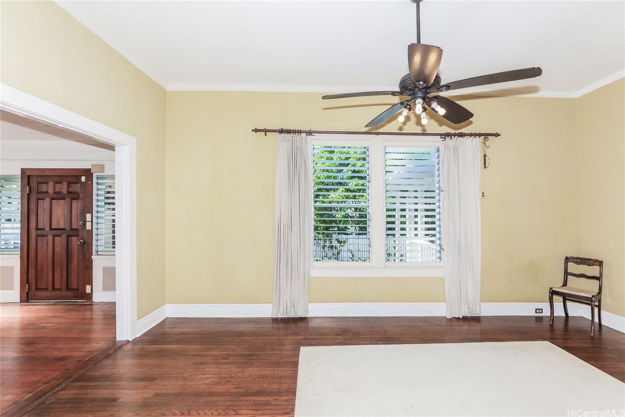 2320 University Ave - Photo 4 of 10
