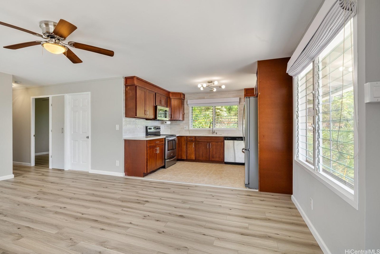 2182 Makanani Dr - Photo 3 of 15