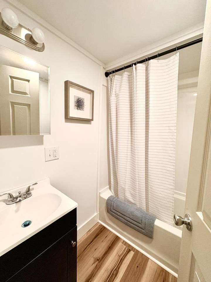 5228 Rowland Rd - Photo 6 of 9