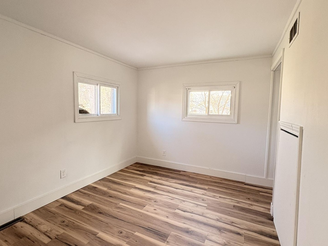 5228 Rowland Rd - Photo 7 of 9