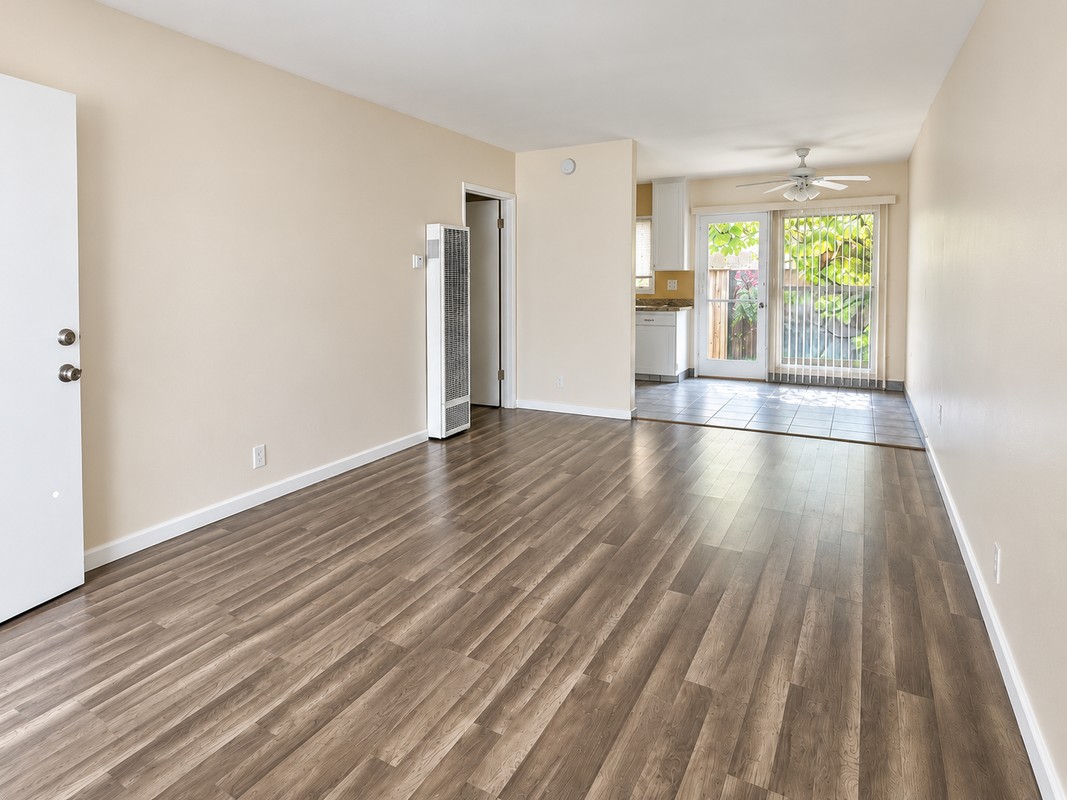 13548 Burbank Blvd - Photo 4 of 27