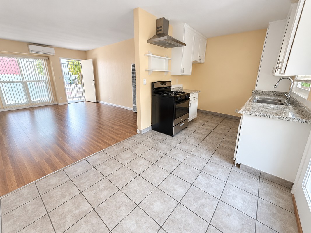 13548 Burbank Blvd - Photo 6 of 27
