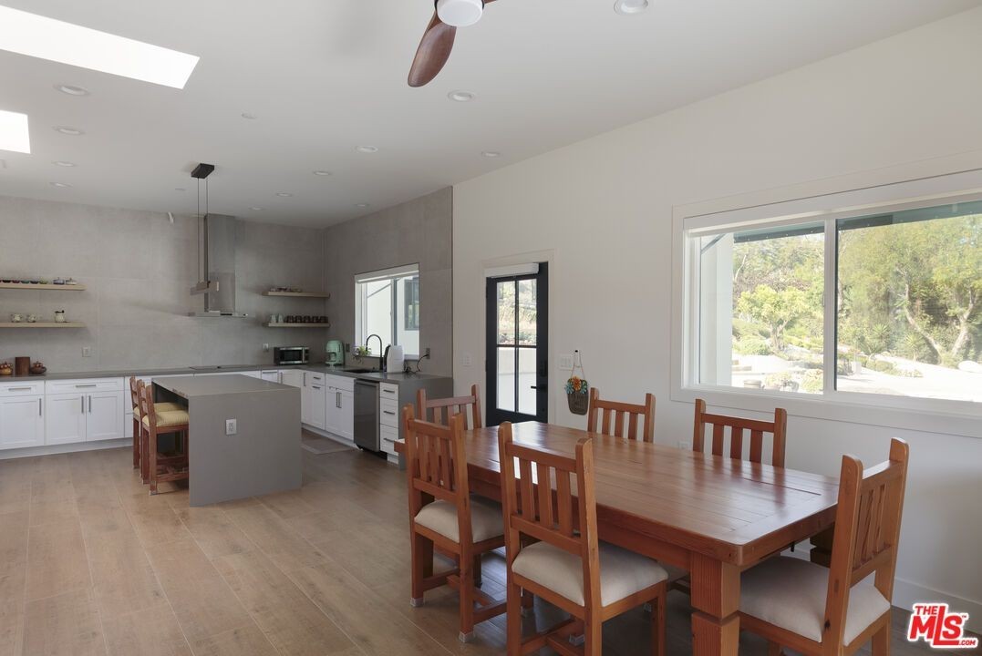1885 Kashlan Rd - Photo 4 of 13