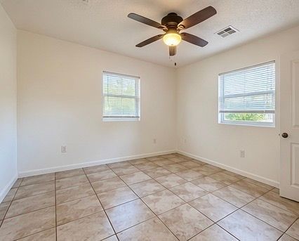 2304 Prentiss Ave - Photo 4 of 11