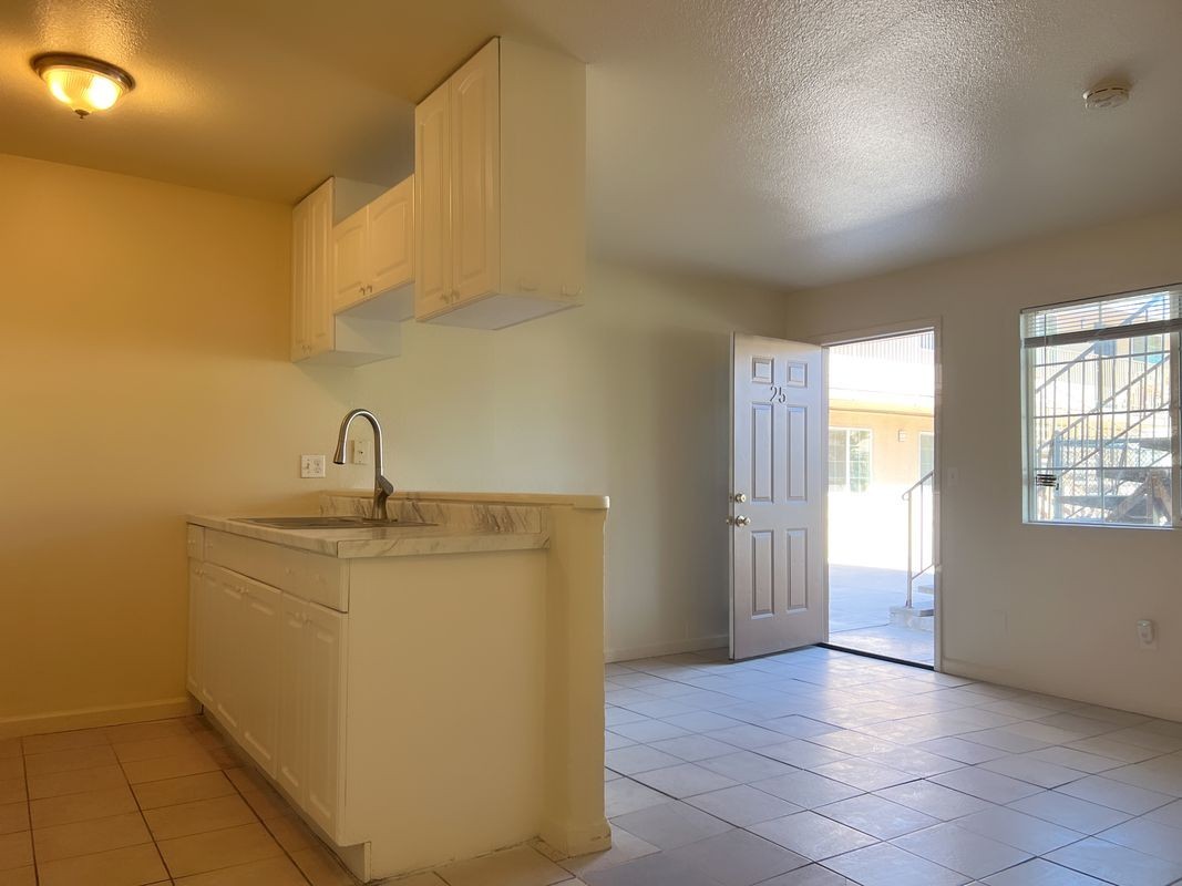 1123 W Swain Rd ##Apt - Photo 2 of 9