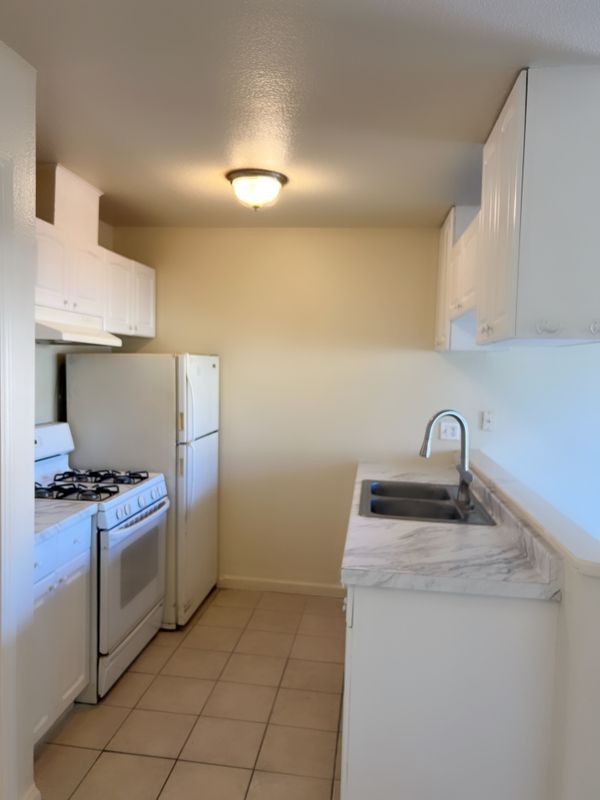 1123 W Swain Rd ##Apt - Photo 4 of 9