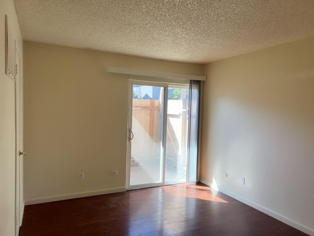 1123 W Swain Rd ##Apt - Photo 6 of 9