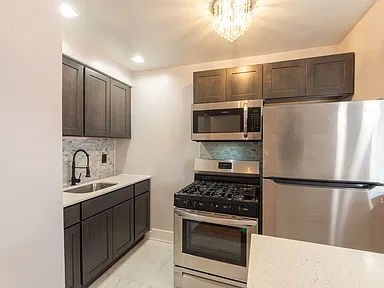 325 Grafton Ave - Photo 3 of 14