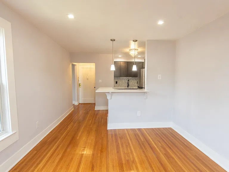325 Grafton Ave - Photo 4 of 14