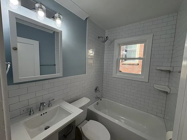 1412 Kenilworth Ave #3 - Photo 3 of 21
