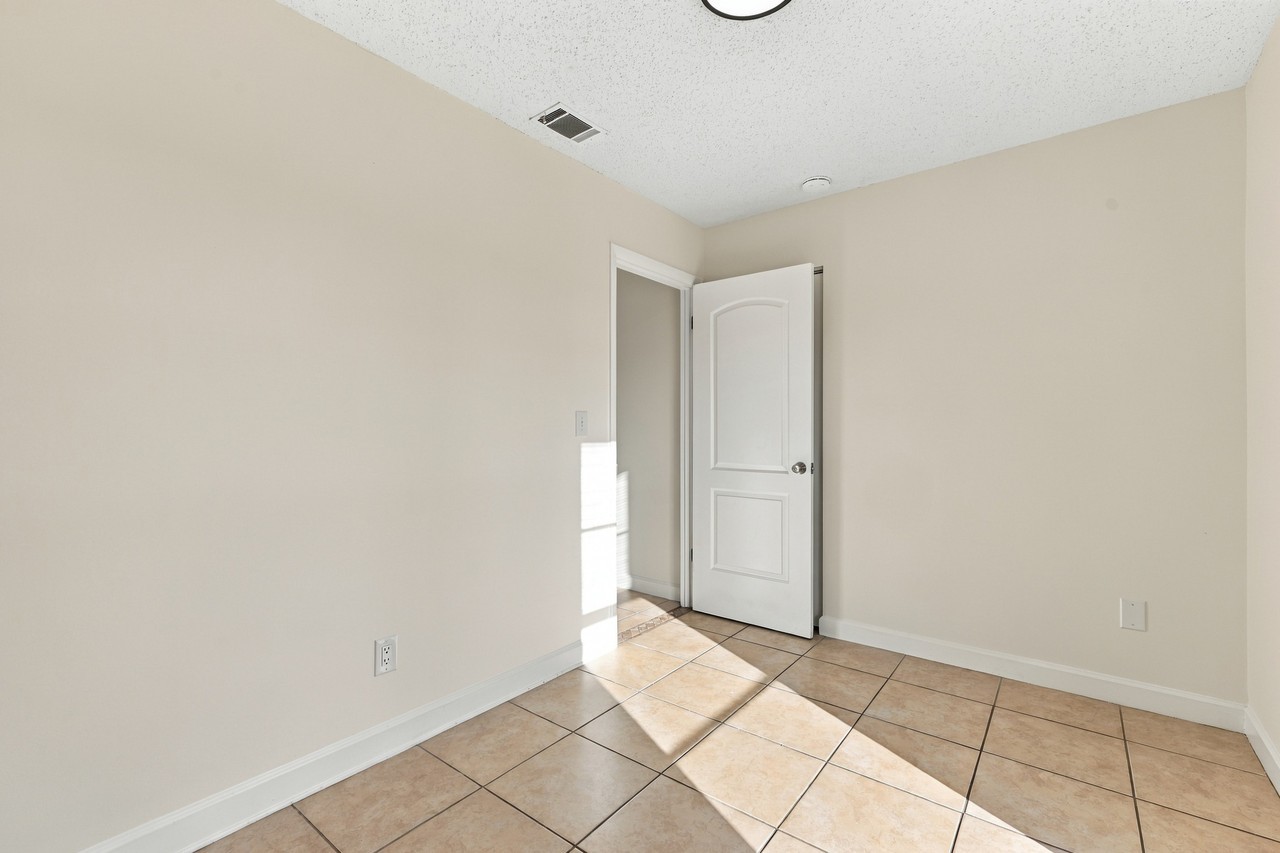 250 Crestview Dr - Photo 6 of 19
